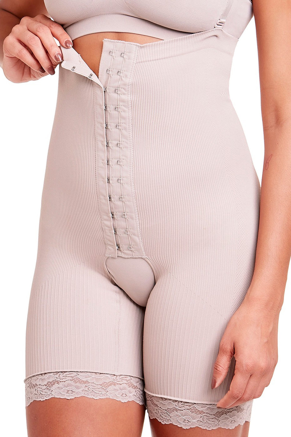 Body-shape SLIM - high-waist bermuda pants made from EMANA